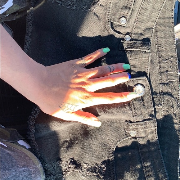 Black shorts - Picture 3 of 4